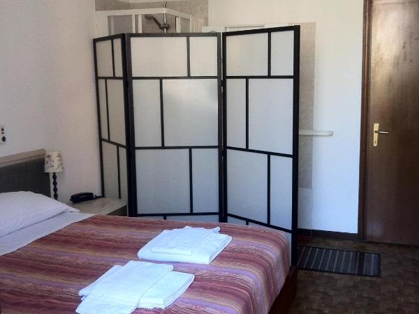 Hotel Gambara : photo 5 de la chambre chambre double ou lits jumeaux avec salle de bains commune