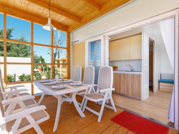 Maistra Camping Polari Mobile homes : photo 4 de la chambre mobile home 2 chambres premium