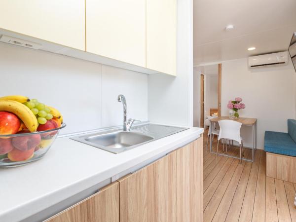 Maistra Camping Polari Mobile homes : photo 5 de la chambre mobile home 2 chambres premium