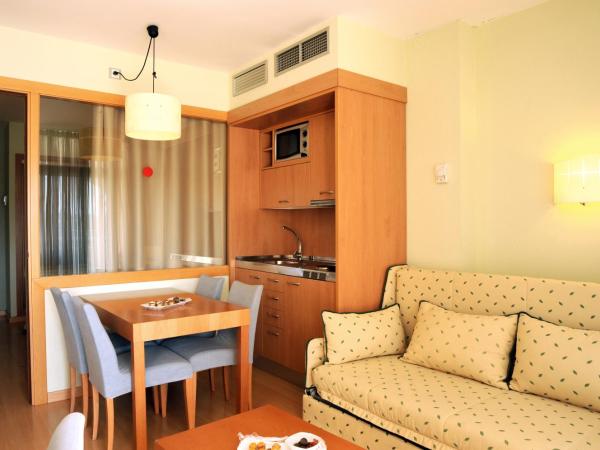 Evenia Olympic Suites : photo 4 de la chambre chambre familiale (2 adultes)