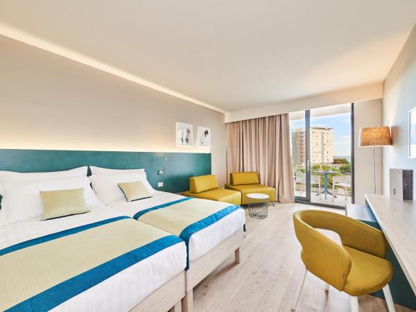 Hotel Sipar Plava Laguna : photo 4 de la chambre chambre familiale premium avec balcon - vue sur mer