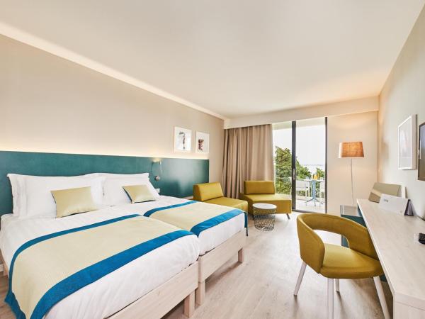 Hotel Sipar Plava Laguna : photo 2 de la chambre chambre familiale premium avec balcon - vue sur mer