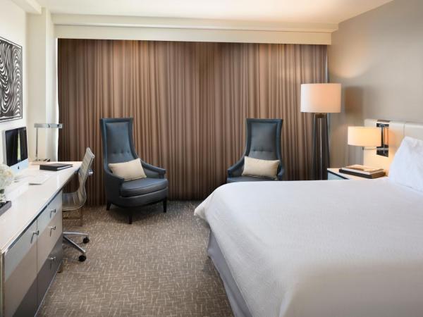 Fontainebleau Miami Beach : photo 2 de la chambre chambre lit king-size standard