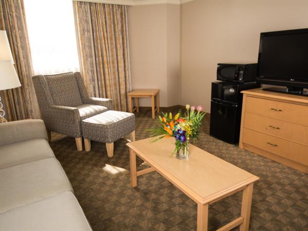 Edmonton Inn and Conference Centre : photo 2 de la chambre suite lit queen-size exécutive en duplex