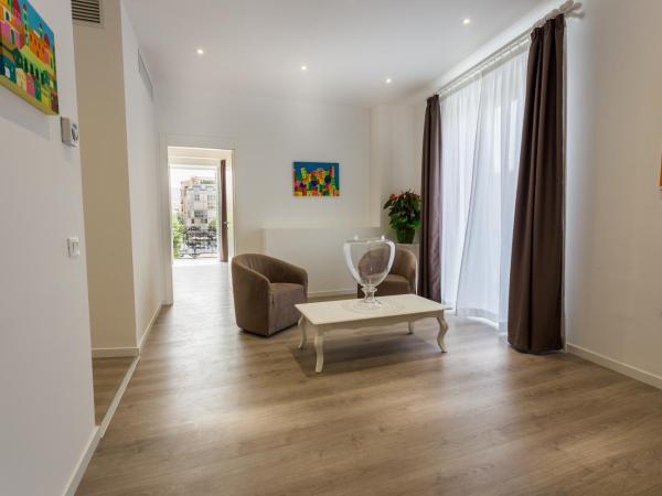 Porta Maqueda : photo 5 de la chambre suite lit king-size avec balcon