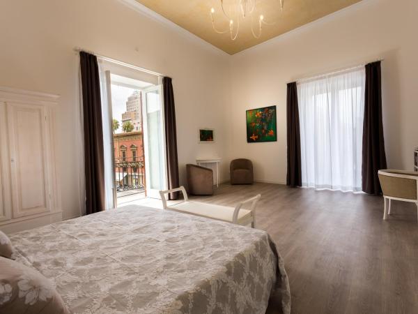 Porta Maqueda : photo 6 de la chambre suite lit king-size avec balcon