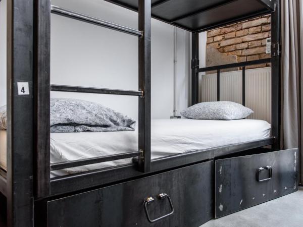 Stay Swanky Hostel : photo 2 de la chambre lit superposé dans dortoir mixte