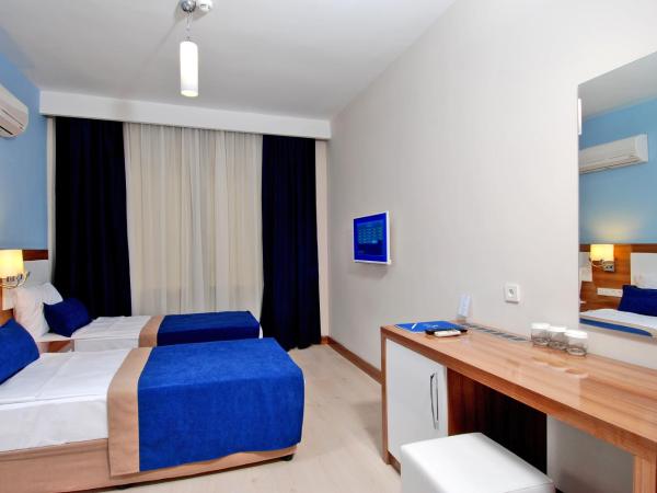 Kleopatra Ramira Hotel - All Inclusive : photo 2 de la chambre chambre familiale (2 adultes et 2 enfants)