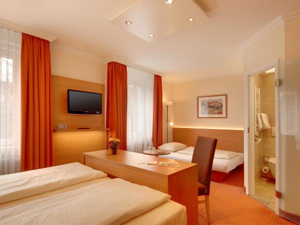 Hotel Kriemhild am Hirschgarten : photo 1 de la chambre chambre quadruple confort