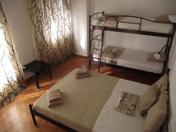 Sfiggos 54 Guest House : photo 1 de la chambre chambre familiale avec balcon