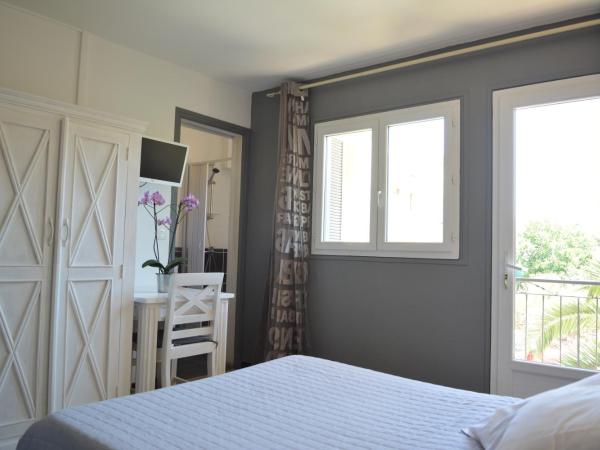 Hôtel le Grillon : photo 1 de la chambre chambre double avec balcon