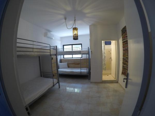 Rhodes Backpackers Boutique Hostel and Apartments : photo 10 de la chambre lit dans dortoir mixte de 4 lits