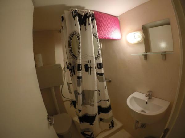 Rhodes Backpackers Boutique Hostel and Apartments : photo 7 de la chambre lit dans dortoir mixte de 4 lits