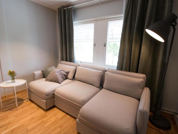 Spoton Hotel : photo 5 de la chambre chambre double de luxe avec canapé-lit