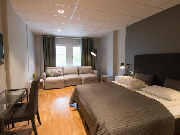 Spoton Hotel : photo 4 de la chambre chambre double de luxe avec canapé-lit