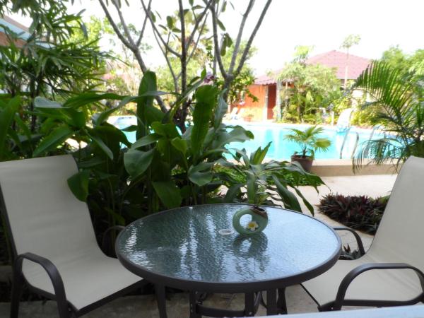 Baan Sabaaidee - Adult Friendly : photo 1 de la chambre chambre double confort avec terrasse