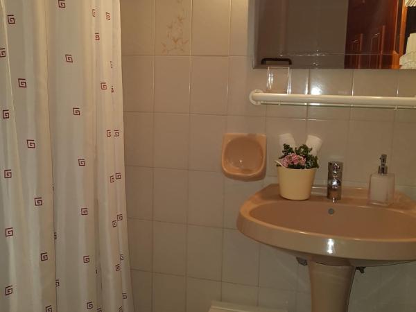 Georgia Old Town Apartments : photo 1 de la chambre chambre triple