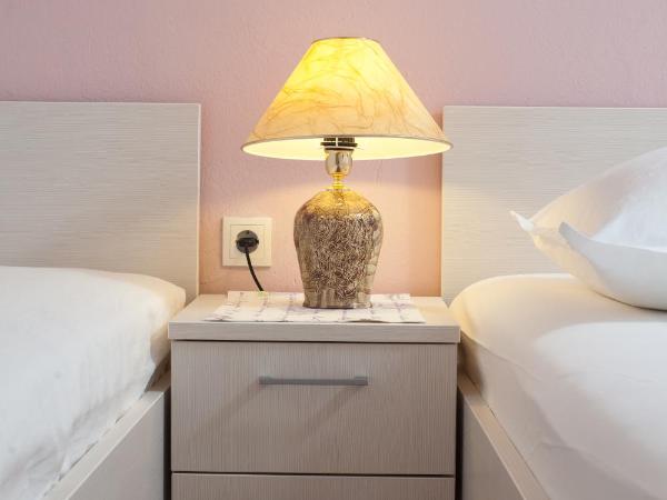 Guest House Damir : photo 5 de la chambre grande chambre double 