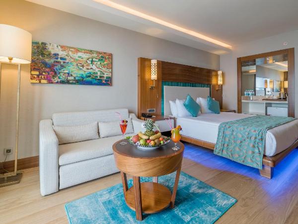 Ramada Resort Kusadasi & Golf : photo 2 de la chambre chambre double supérieure – vue sur mer