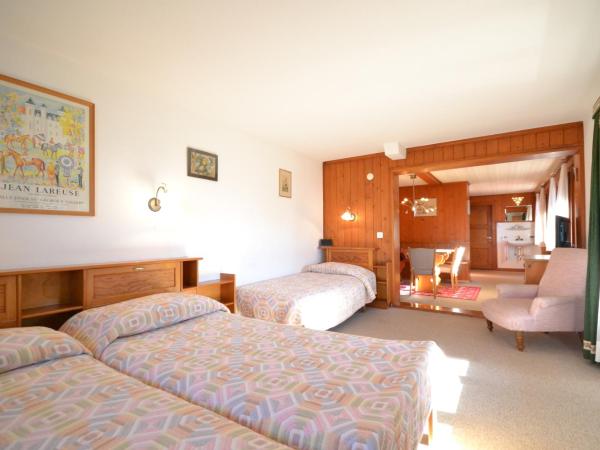 Hôtel Ecureuil Villars : photo 5 de la chambre chambre familiale avec cuisine 