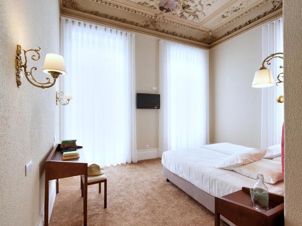 The Rex Hotel : photo 3 de la chambre chambre lits jumeaux/double de luxe