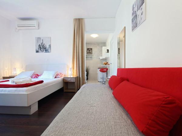 Vukosav Family Apartments and Rooms : photo 4 de la chambre studio avec terrasse