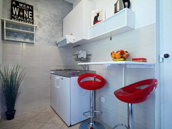 Vukosav Family Apartments and Rooms : photo 9 de la chambre studio avec terrasse