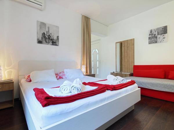 Vukosav Family Apartments and Rooms : photo 10 de la chambre studio avec terrasse