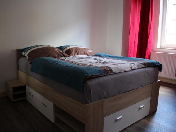 Pension Isabel No2 : photo 4 de la chambre chambre double avec salle de bains commune