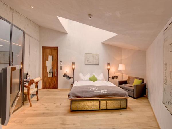 Matterhorn FOCUS Design Hotel : photo 1 de la chambre chambre double avec fenêtre de toit