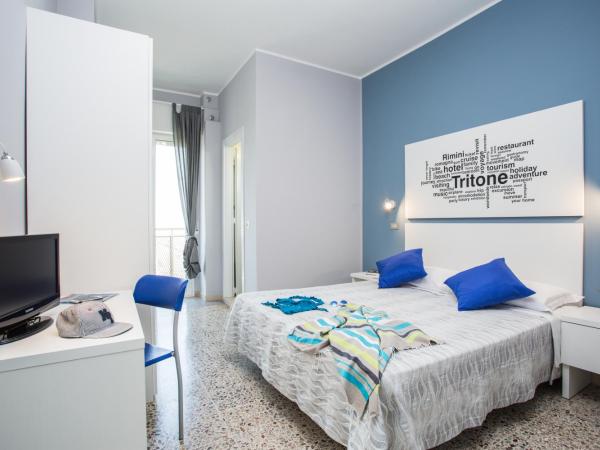 Hotel Tritone Rimini : photo 7 de la chambre chambre double deluxe - vue latérale sur mer