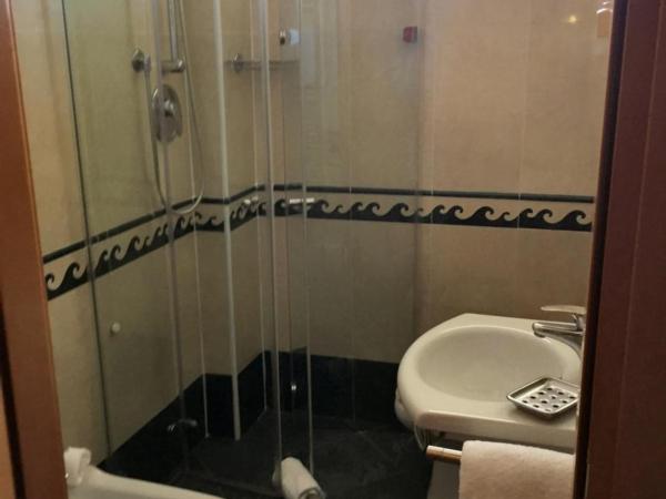 Hotel Byron : photo 3 de la chambre chambre simple Économique