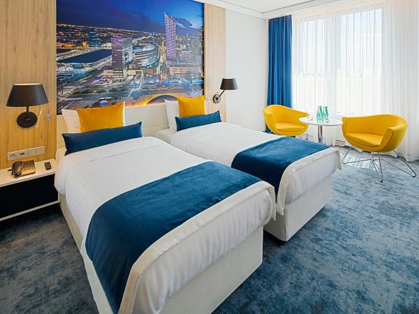 Golden Tulip Warsaw Airport : photo 1 de la chambre chambre lits jumeaux supérieure