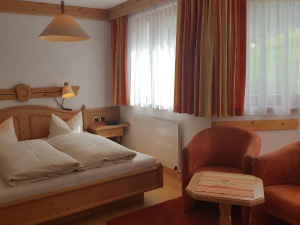 Hotel Camona & Apart Walserhof : photo 3 de la chambre chambre lit king-size - vue sur montagne