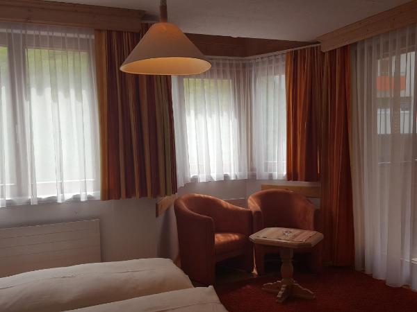 Hotel Camona & Apart Walserhof : photo 4 de la chambre chambre lit king-size - vue sur montagne