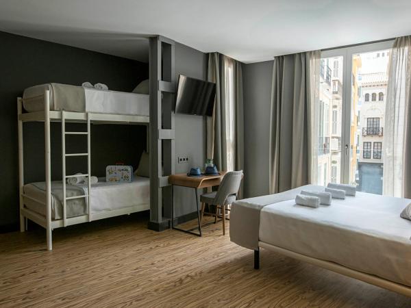 Málaga Premium Hotel : photo 10 de la chambre chambre familiale