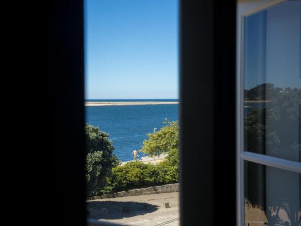 Duas Portas Townhouse : photo 7 de la chambre chambre double de luxe - vue sur rivière et mer