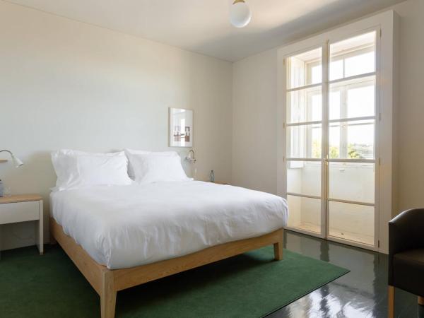 Duas Portas Townhouse : photo 1 de la chambre chambre double de luxe - vue sur rivière et mer