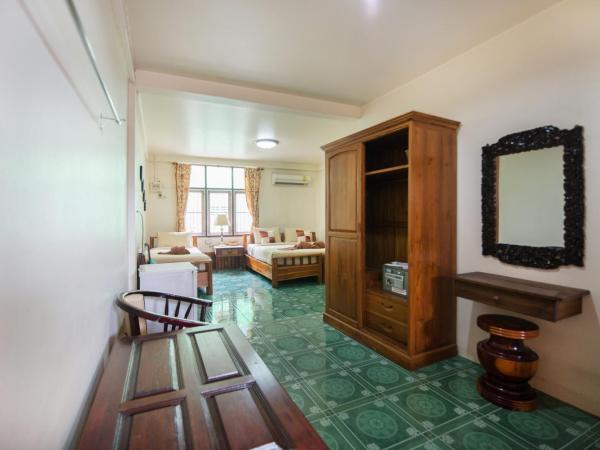 Pongphen Guesthouse - SHA Plus Certified : photo 4 de la chambre chambre triple supérieure