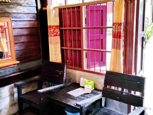 Tuk Tuk Guesthouse : photo 3 de la chambre bungalow avec climatisation