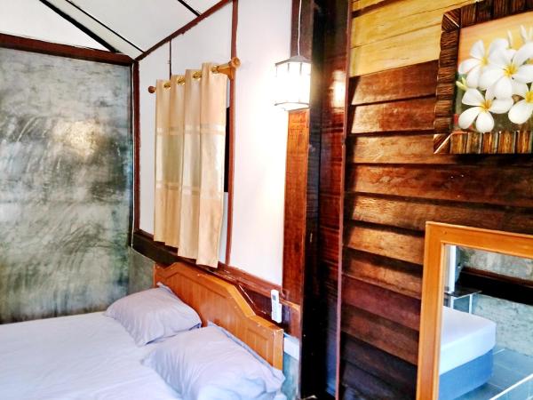 Tuk Tuk Guesthouse : photo 6 de la chambre bungalow avec climatisation