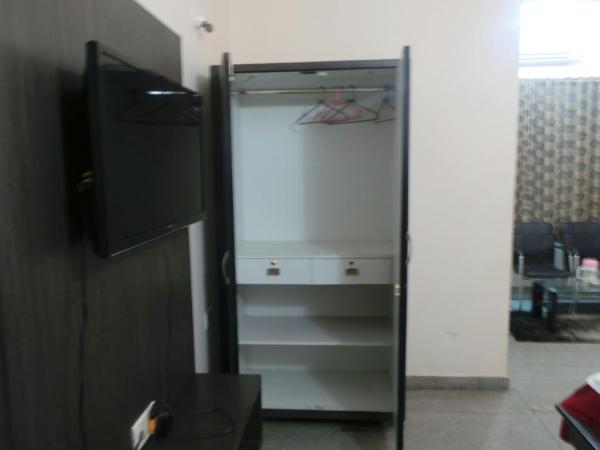 Soundarya Hotel : photo 5 de la chambre chambre deluxe