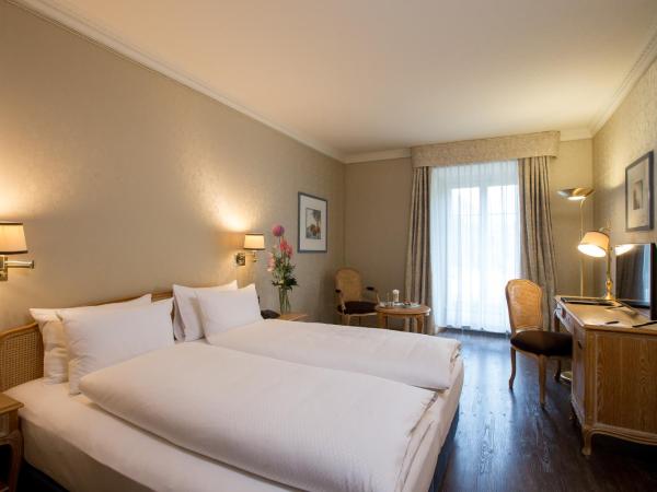 Grand Hotel Beau Rivage Interlaken : photo 7 de la chambre suite lit king-size avec balcon - vue sur rivière