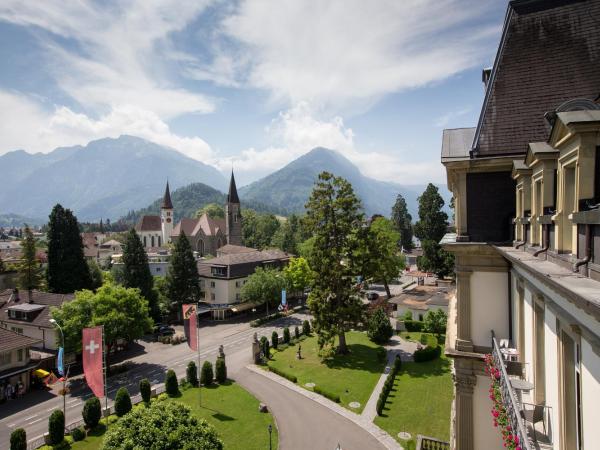 Grand Hotel Beau Rivage Interlaken : photo 1 de la chambre chambre lit king-size de luxe - vue sur montagne