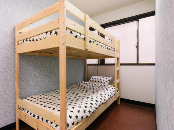 Guest House Yasuragi Hakataekimae : photo 1 de la chambre chambre lits jumeaux Économique