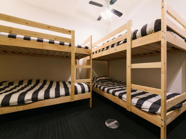 Guest House Yasuragi Hakataekimae : photo 1 de la chambre lit dans dortoir mixte de 6 lits