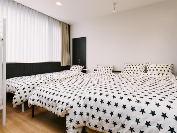 Guest House Yasuragi Hakataekimae : photo 1 de la chambre chambre familiale deluxe