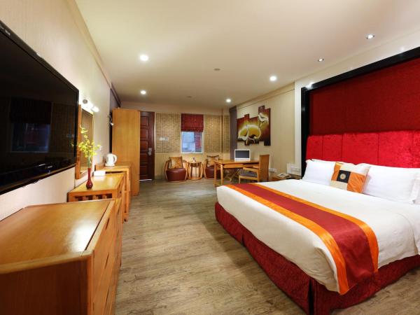 Guangzhou The Royal Garden Hotel : photo 2 de la chambre chambre lit king-size de luxe - vue sur jardin