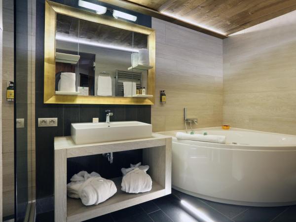 Hotel 3 Vallées Val Thorens : photo 1 de la chambre suite avec baignoire spa