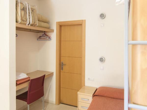 Albergue Inturjoven Marbella : photo 1 de la chambre lit simple en dortoir